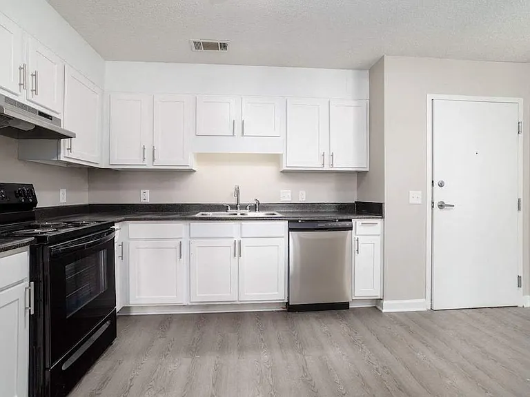 Avalon Place — Photo 1