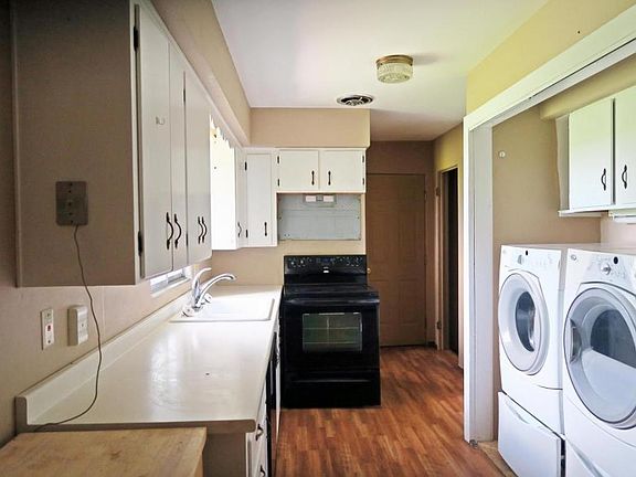4th image of 8972 Maplewood Dr