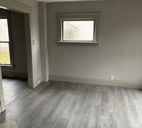 2nd image of 536 Turner St