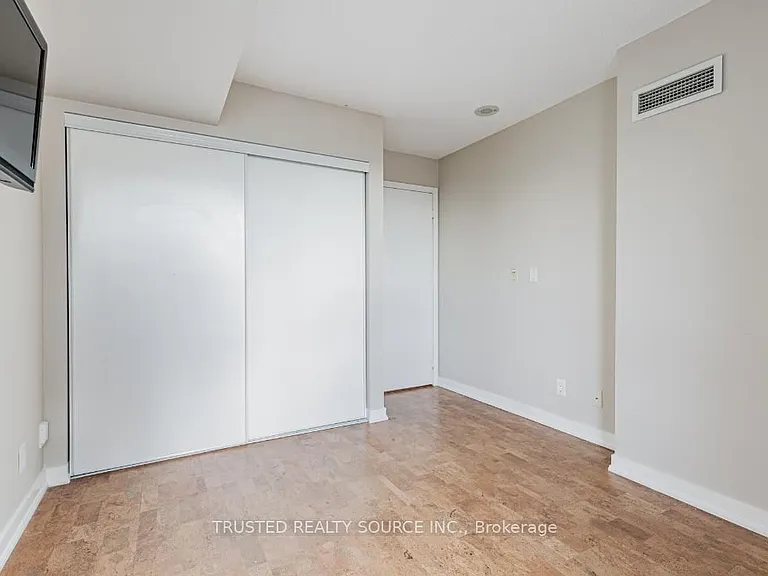 38 Lee Centre Dr #906 — Photo 16