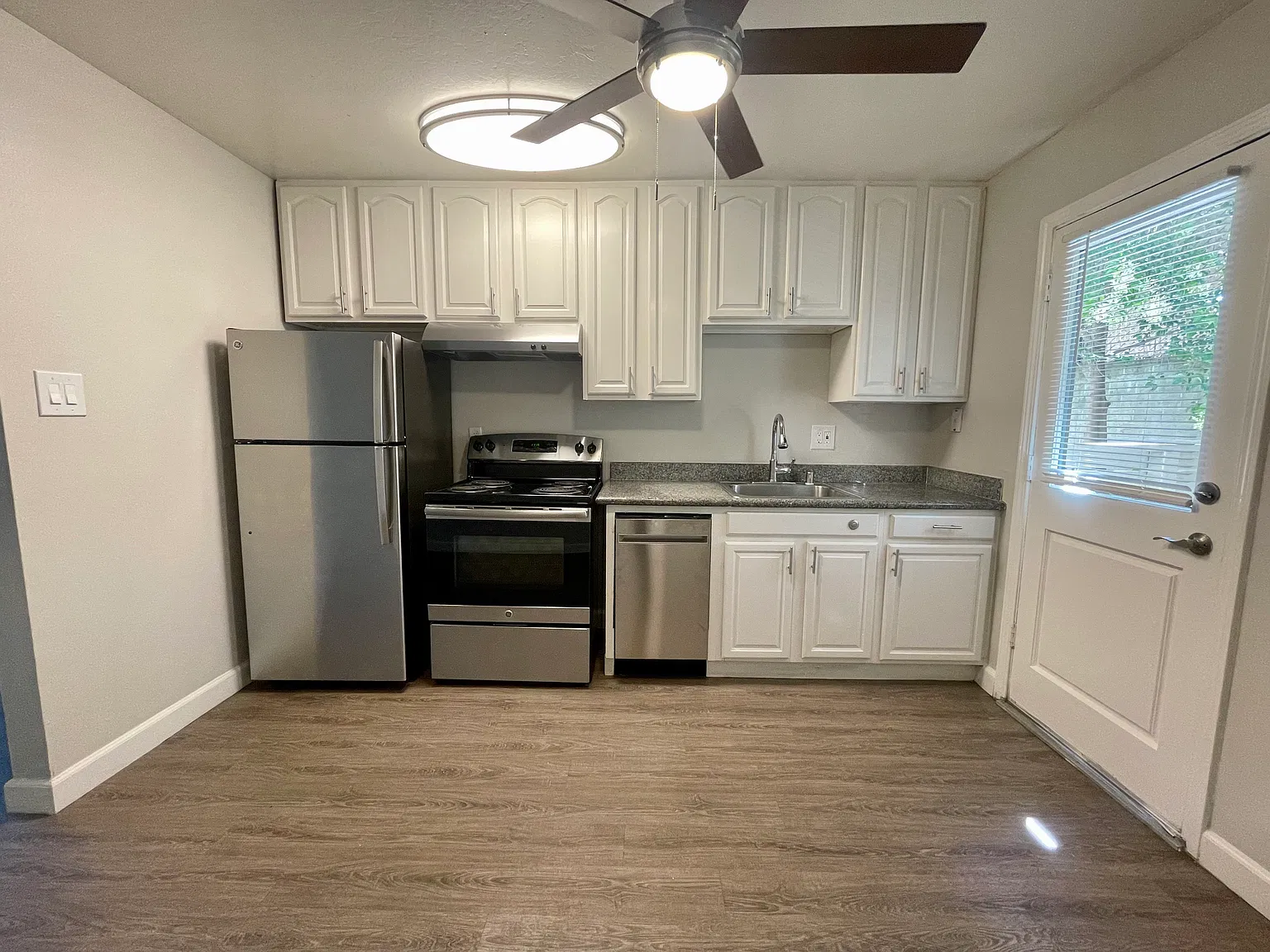 Mosaic Apartments — Photo 3