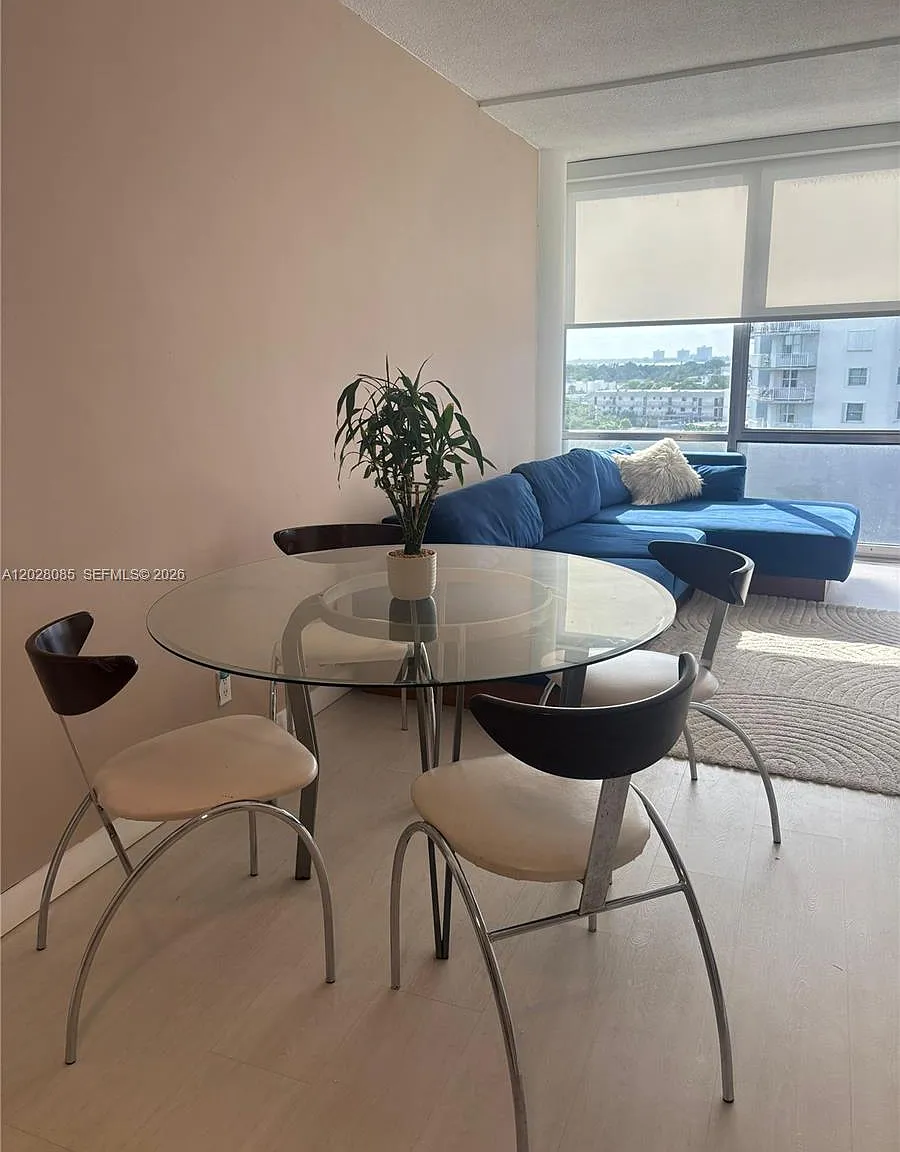King Cole Condo — Photo 3