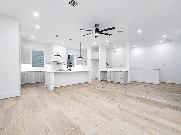 319 N Nagle St — Photo 18