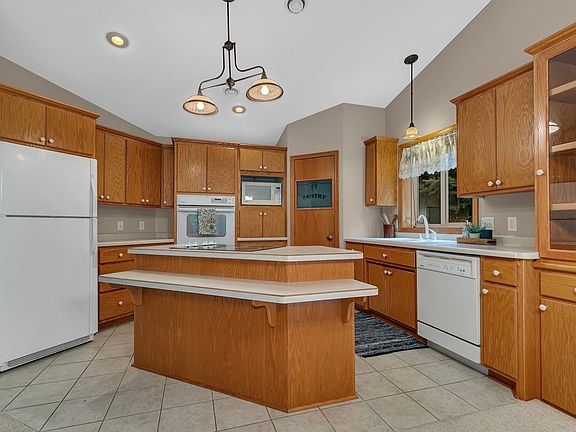 2nd image of 1004 Oak Pond Dr