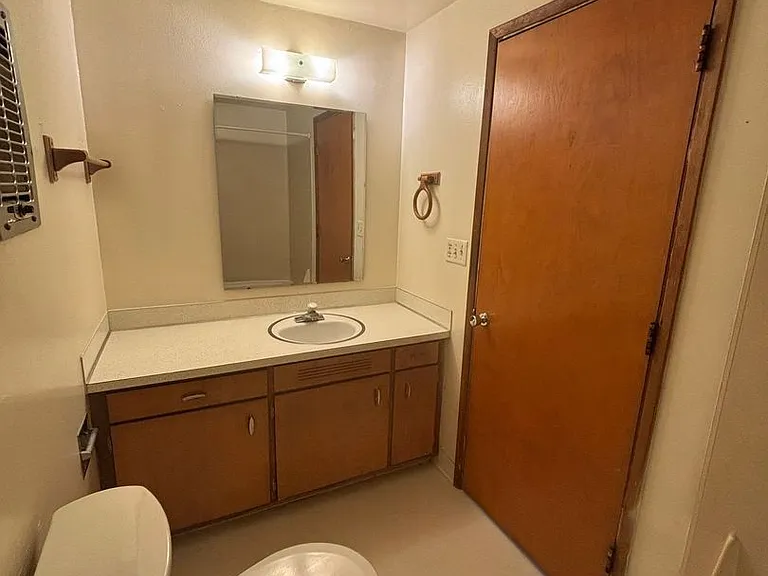 462 W 11th Aly #5 — Photo 4