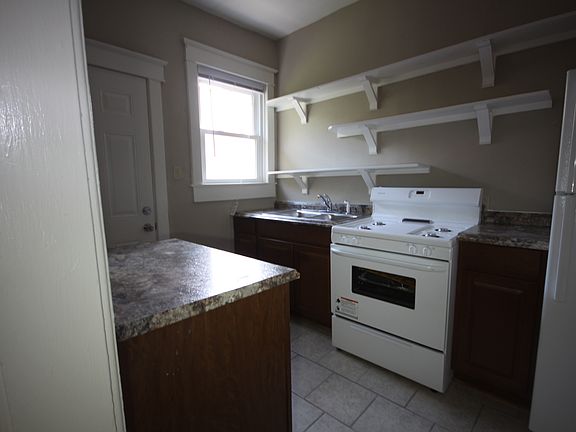 4th image of 198 Hawthorne St APT 12