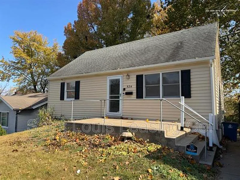 524 Ames Pl photo 1