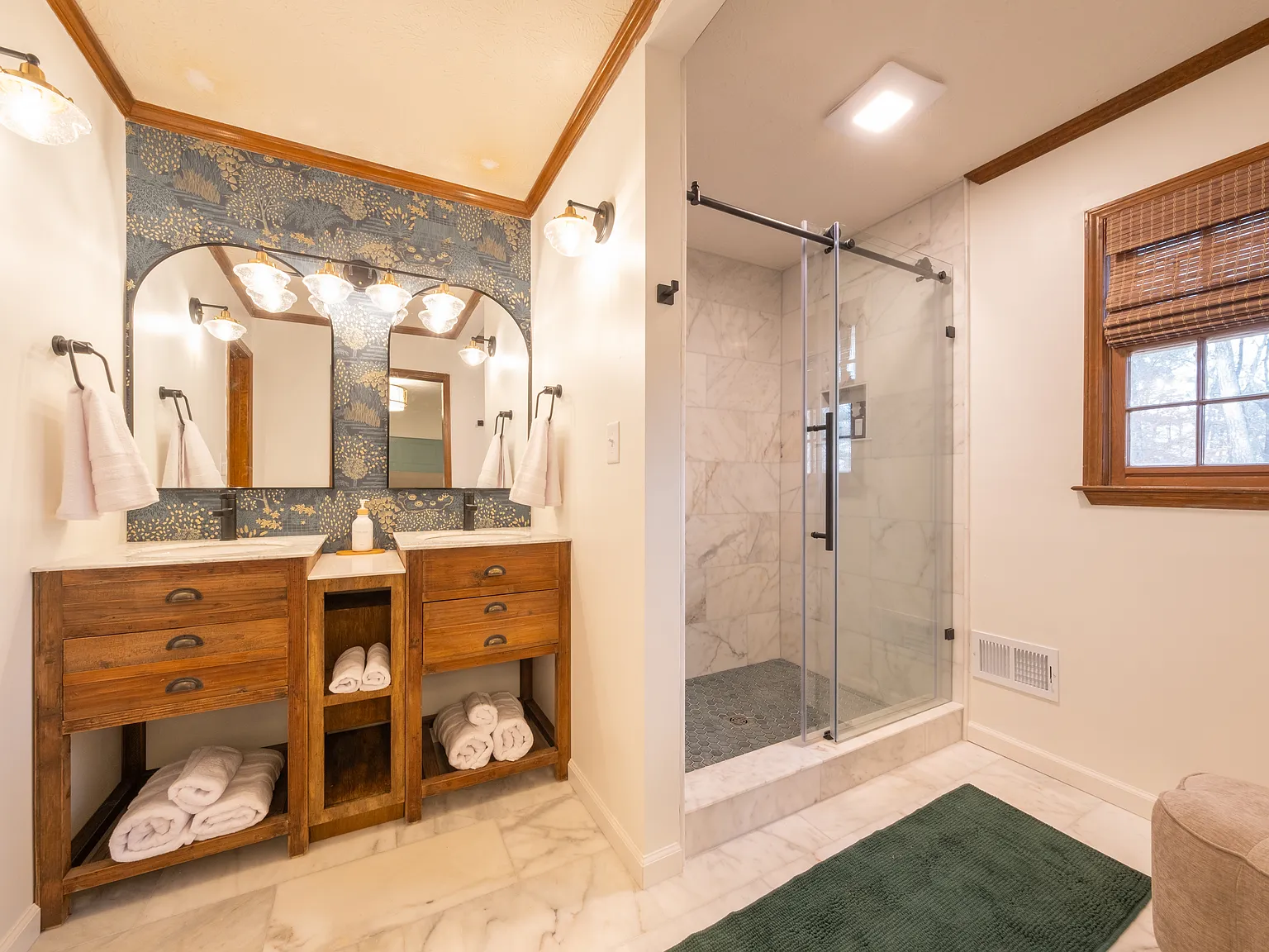 4 bed, 3200 sqft, $7,800 — Photo 2