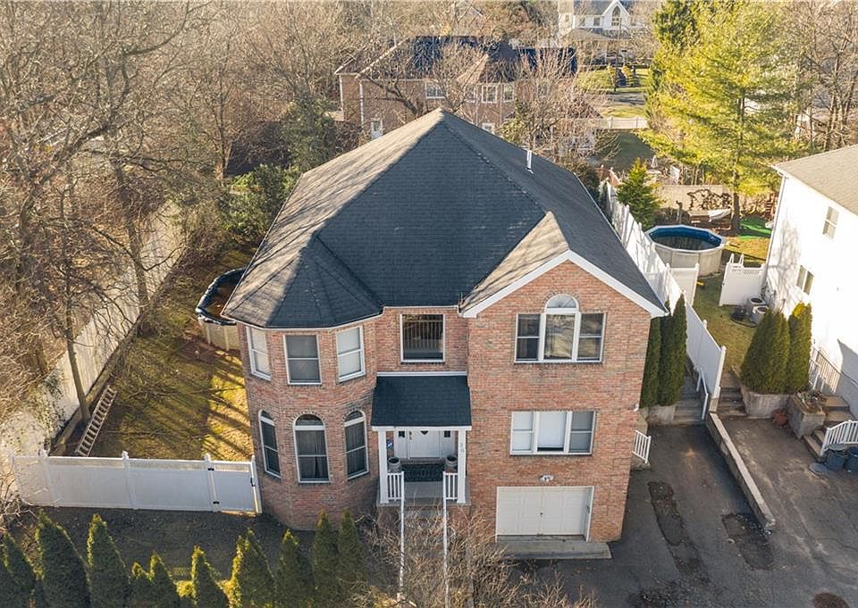 1st image of 36 Bayview Ave