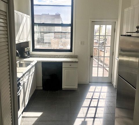 4th image of 2411 W North Ave #2
