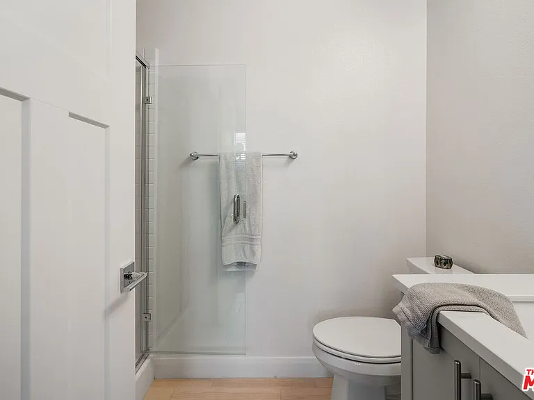 592 E Imperial Ave — Photo 10