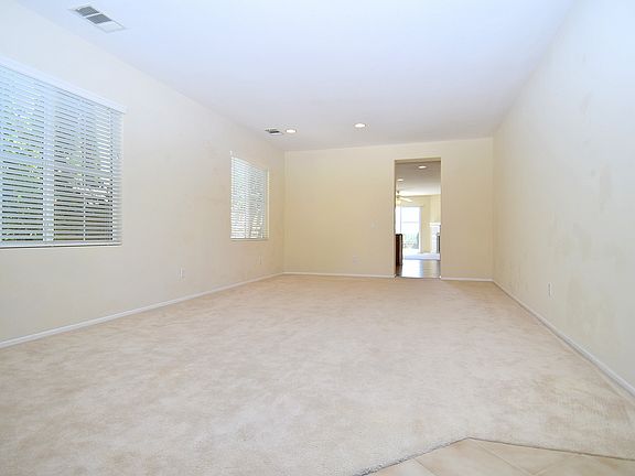 3rd image of 27933 Mariposa St