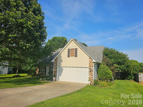 3rd image of 3136 Blueberry Dr
