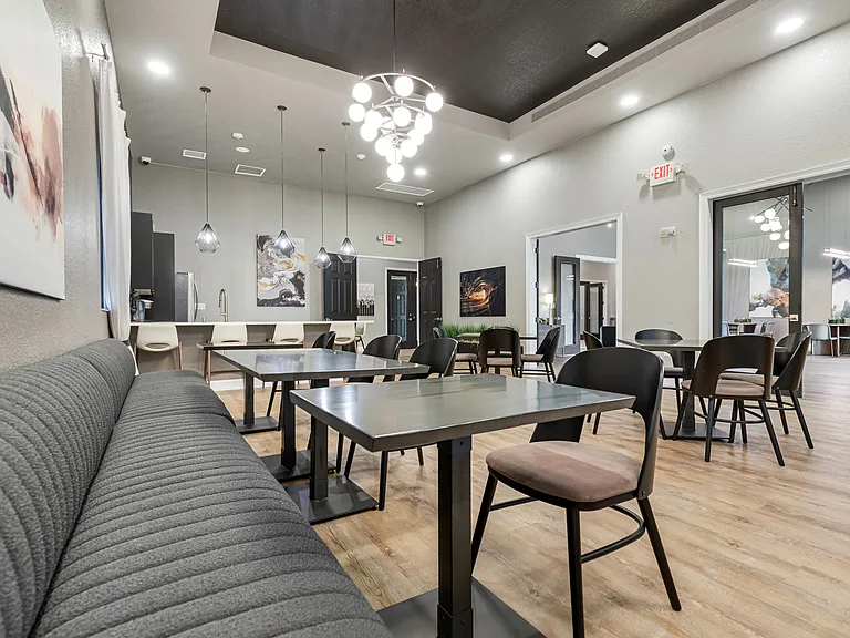 Bella Vista Apartments — Photo 30