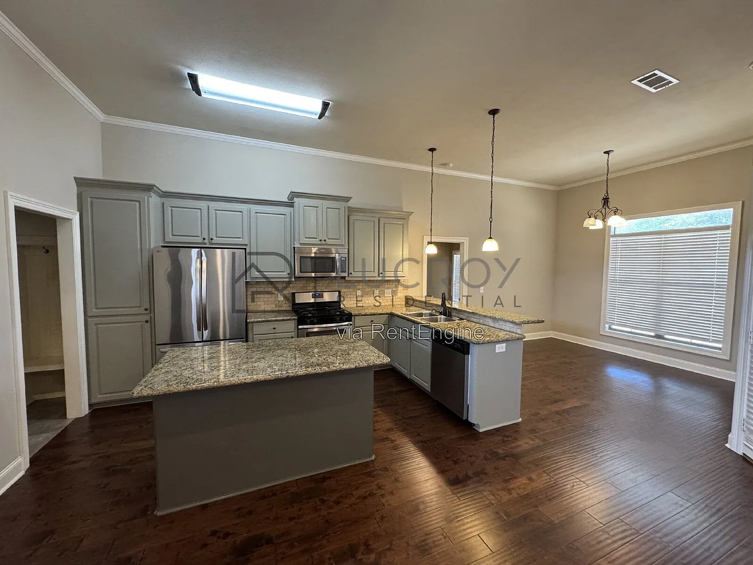3 bed, 2.0 bath, 2312 sqft, $2,300 — Photo 3