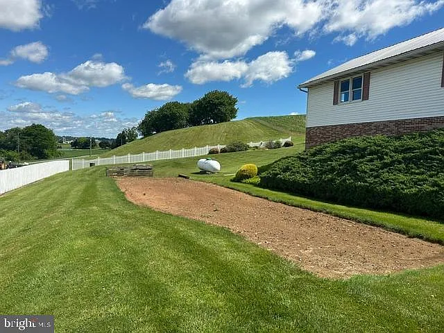1463 Main St — Photo 38