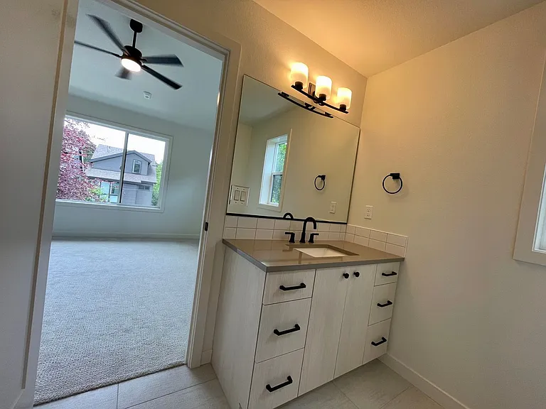 601 SE Spokane St #201 — Photo 38