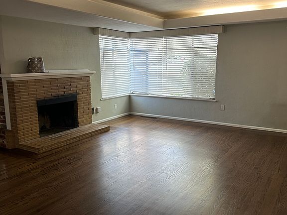 4th image of 2948 Land Park Dr