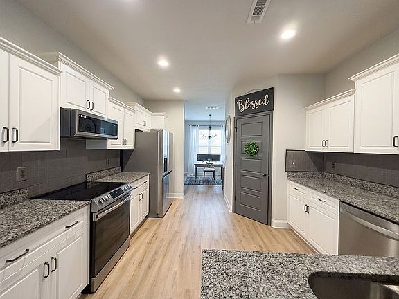 3rd image of 713 Sweetgrass Cir