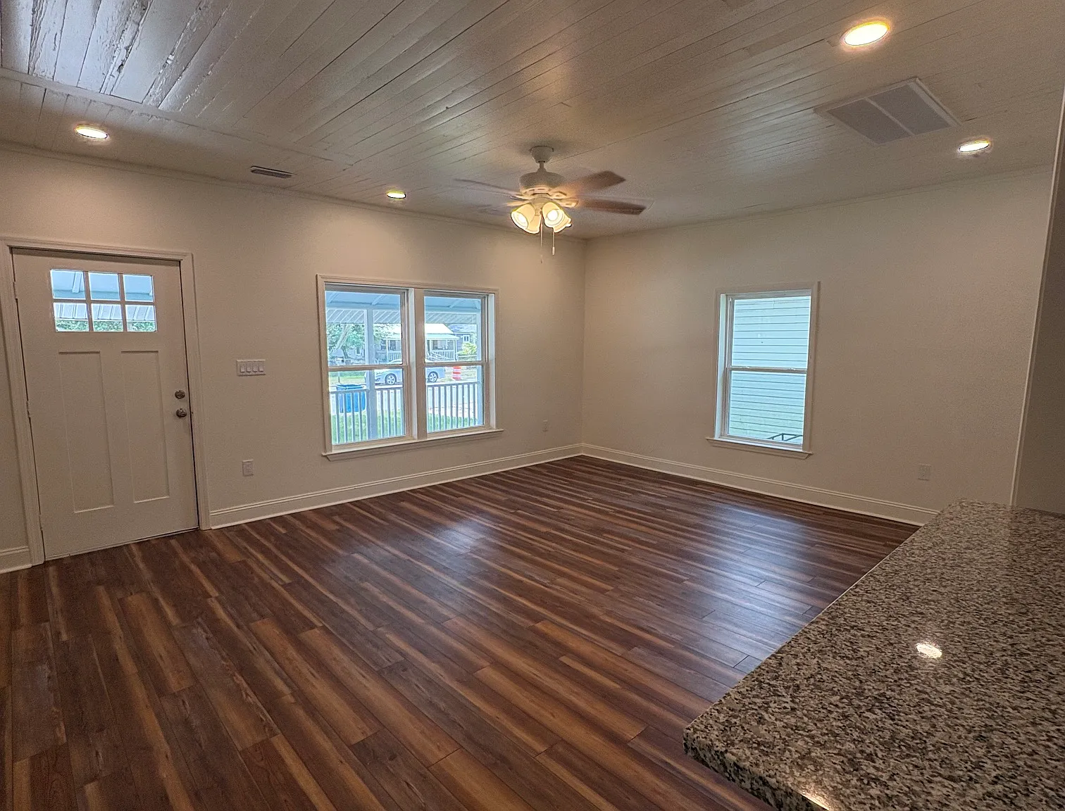 3 bed / 2 bath single family home - newly remodeled — Photo 2