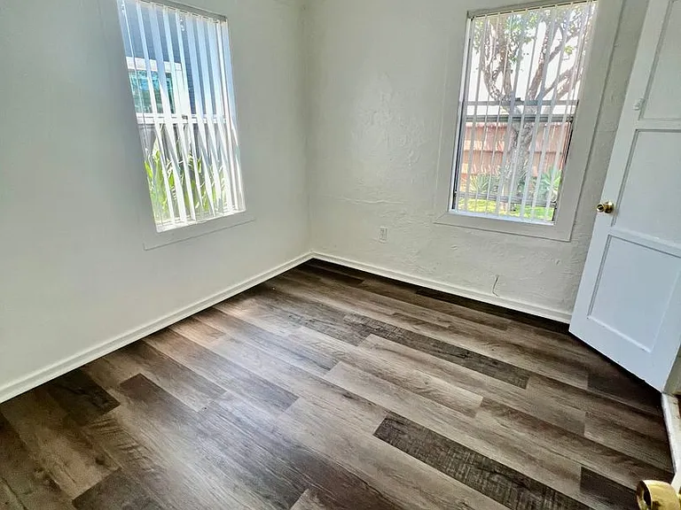 1214 Mitchell St — Photo 15