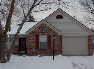 9671 Roxbury Dr, Fishers, IN 46038