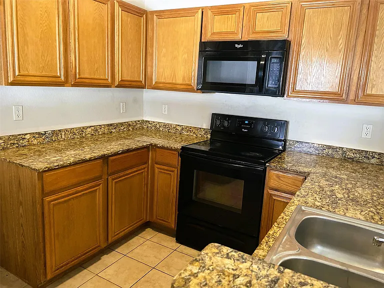 2320 Calendar Ct — Photo 14