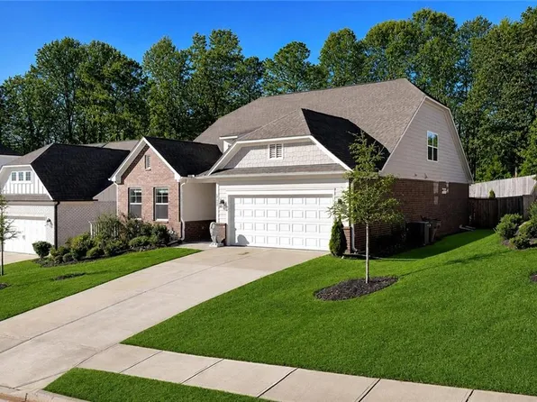 6968 Manchester Dr, Flowery Branch, GA 30542