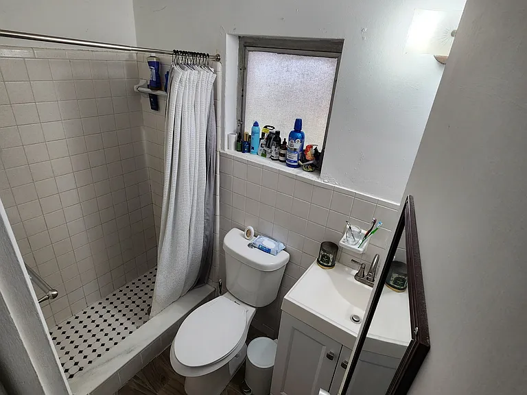 321 S Forest Ave — Photo 6