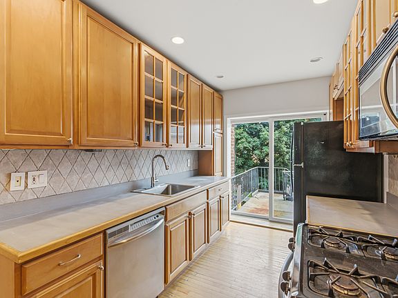 4th image of 20710 42nd Ave #2