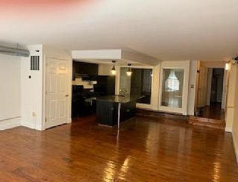 5th image of 36 S Strawberry St APT 35