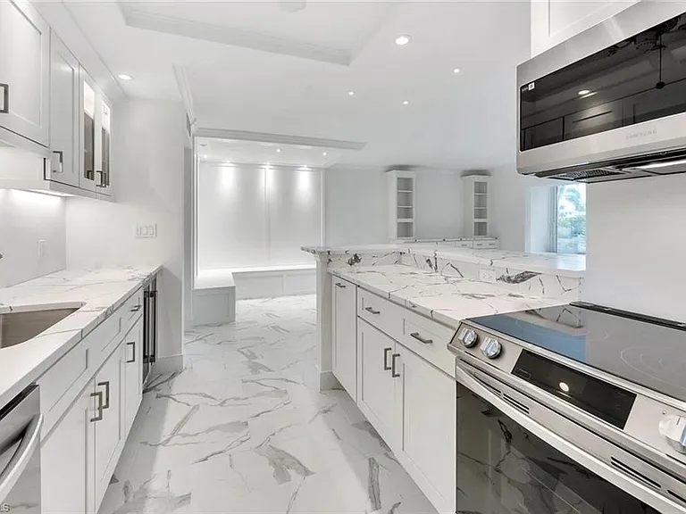 222 Harbour Dr #114 — Photo 8