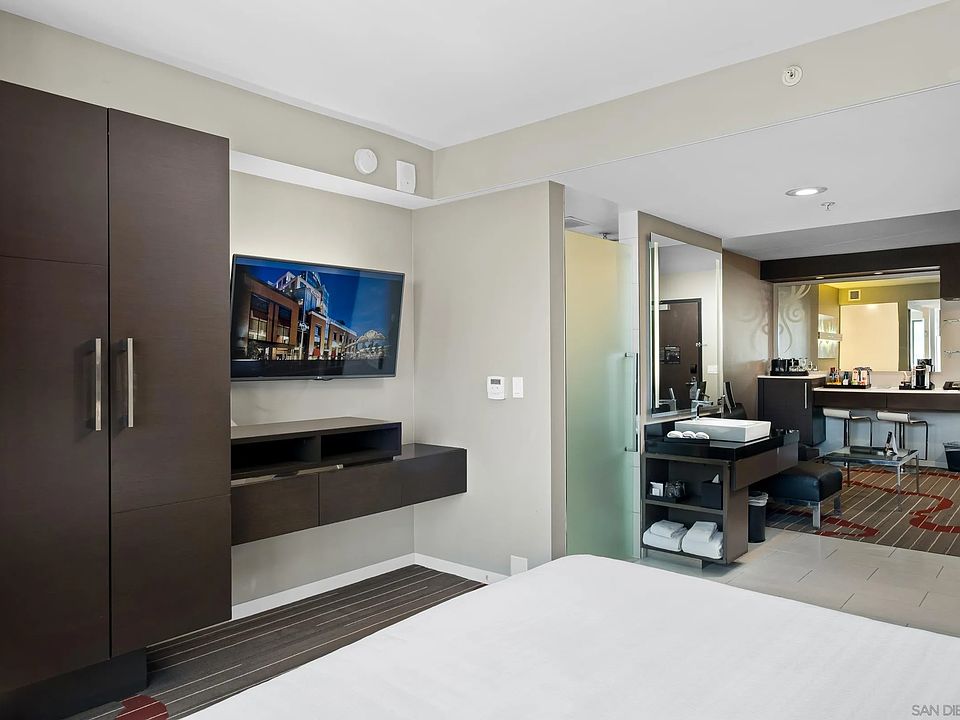 1st image of 207 5th Ave #943
