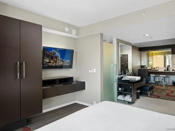 207 5th Ave #943, San Diego, CA 92101