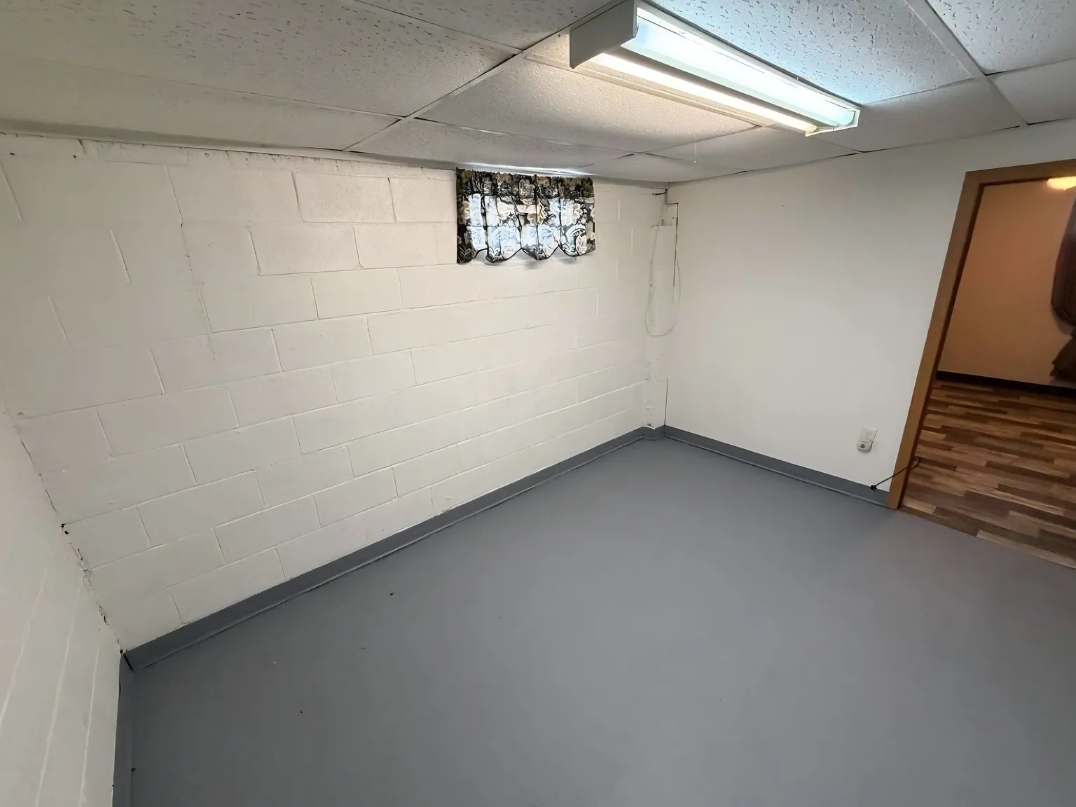 4 bed, $1,600 — Photo 2