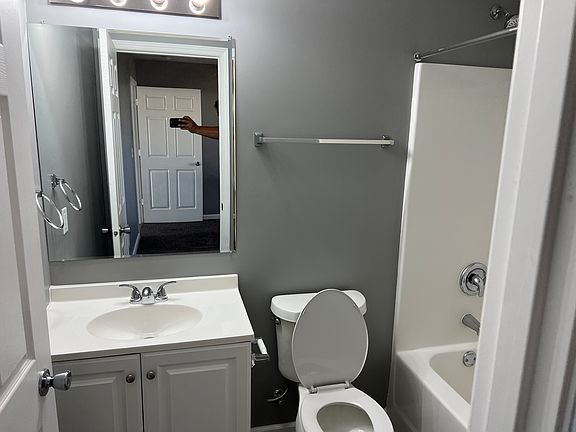 5th image of 231 N Custer Ave #1