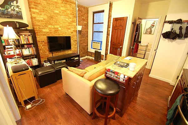 Rented by Bold New York | media 24