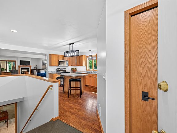 5th image of 5851 Oxboro Ave N