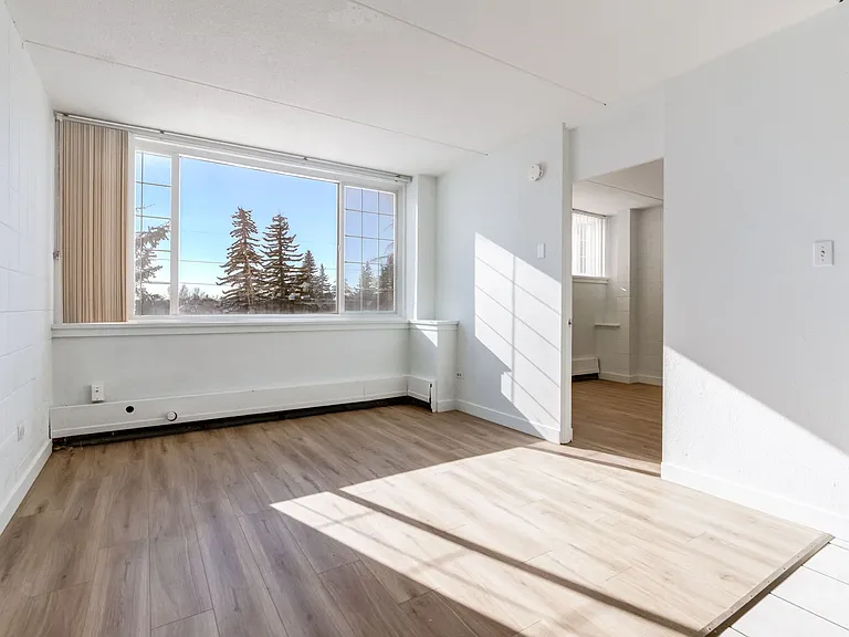 10 Frobisher Blvd SE — Photo 13