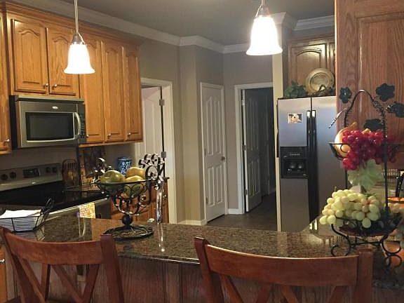 4th image of 255 Thornwood Ln
