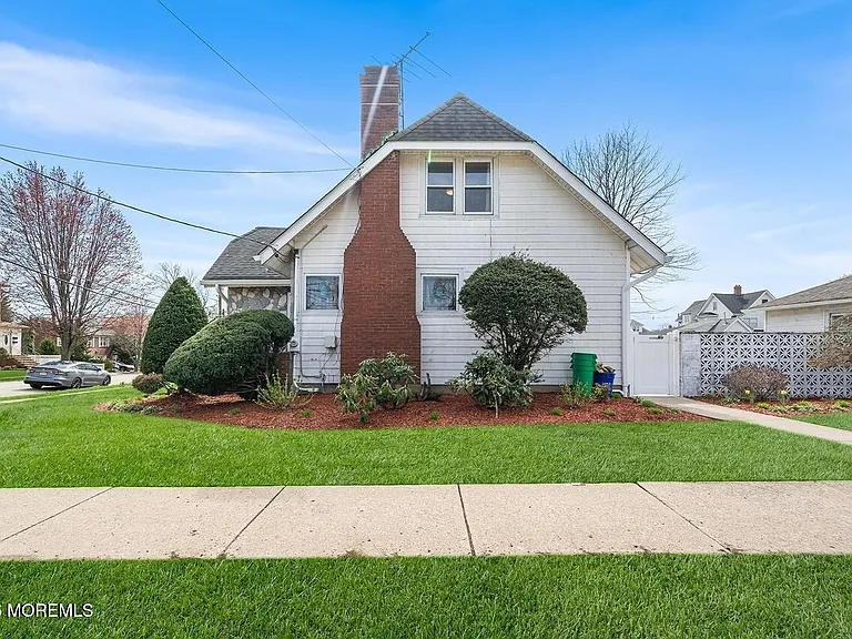 121 Summit Ave — Photo 31