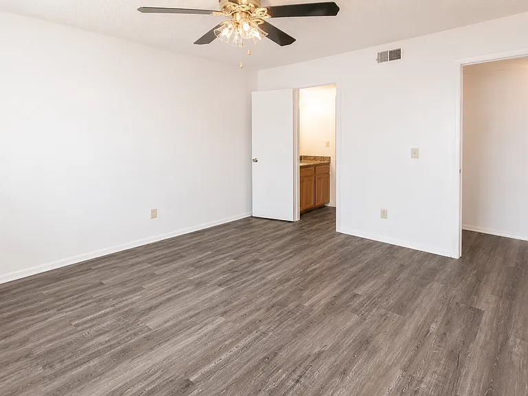 Woodside Village Apartments — Photo 21