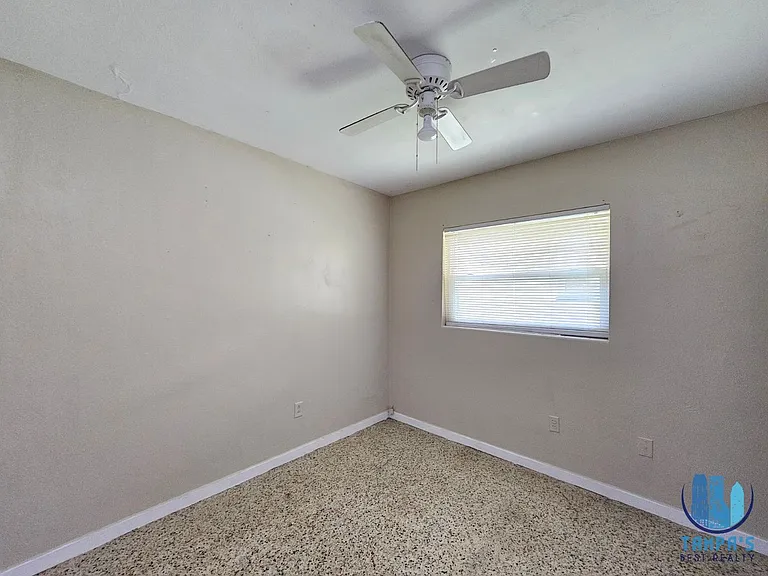 1216 E Myrtle St — Photo 17