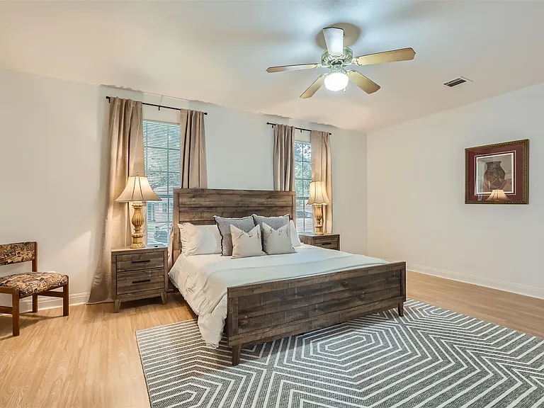 1016 Thackeray Ln — Photo 15