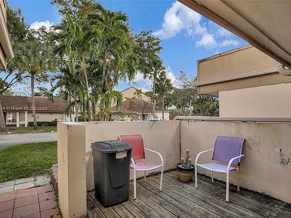 4th image of 833 NW 80th Way #4