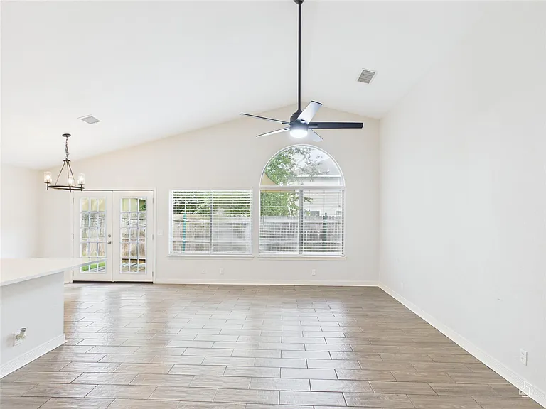 7400 Crepe Myrtle Dr — Photo 10