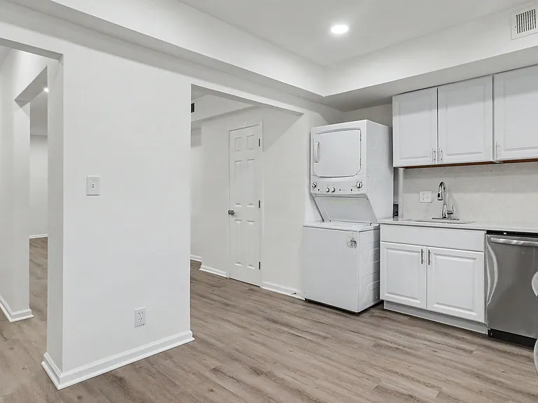1028 Kenyon St NW — Photo 7