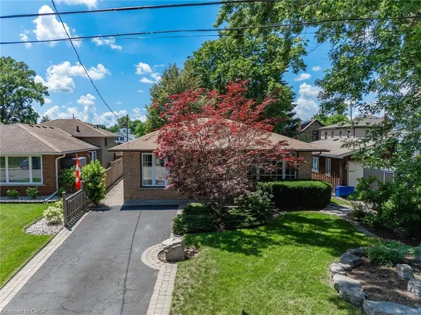 38 James St, Hamilton, ON L9H 2J6