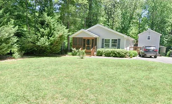 617 Greentree Dr