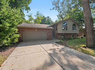 8647 Magnolia St, Saint John, IN 46373